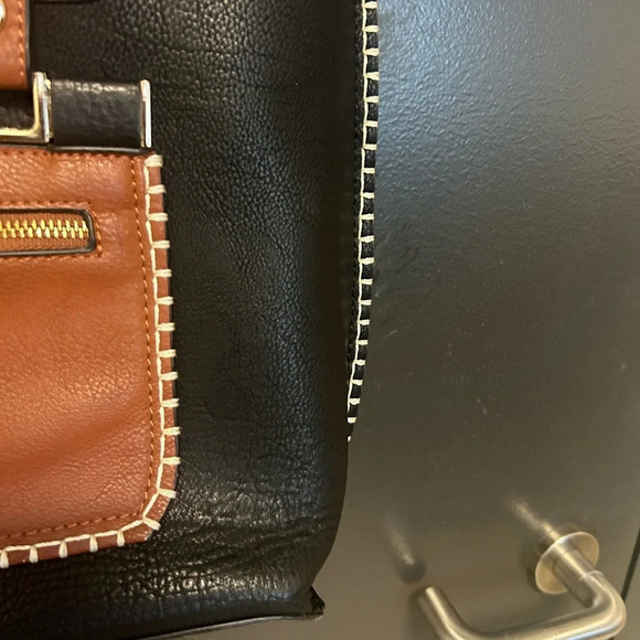 Clarks  vegan leather purse with removable clutch on the front EUC - Picture 7 of 13